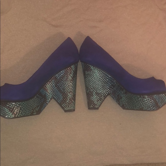 Calvin Klein Platform Heels - Picture 6 of 6